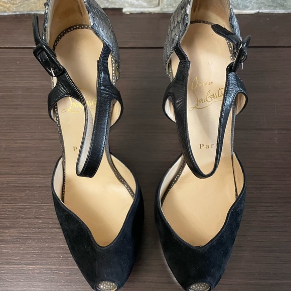💥💥Authentic Christian Louboutin Cross Minetta Suede & Python Platform Pumps💥 - Picture 2 of 8